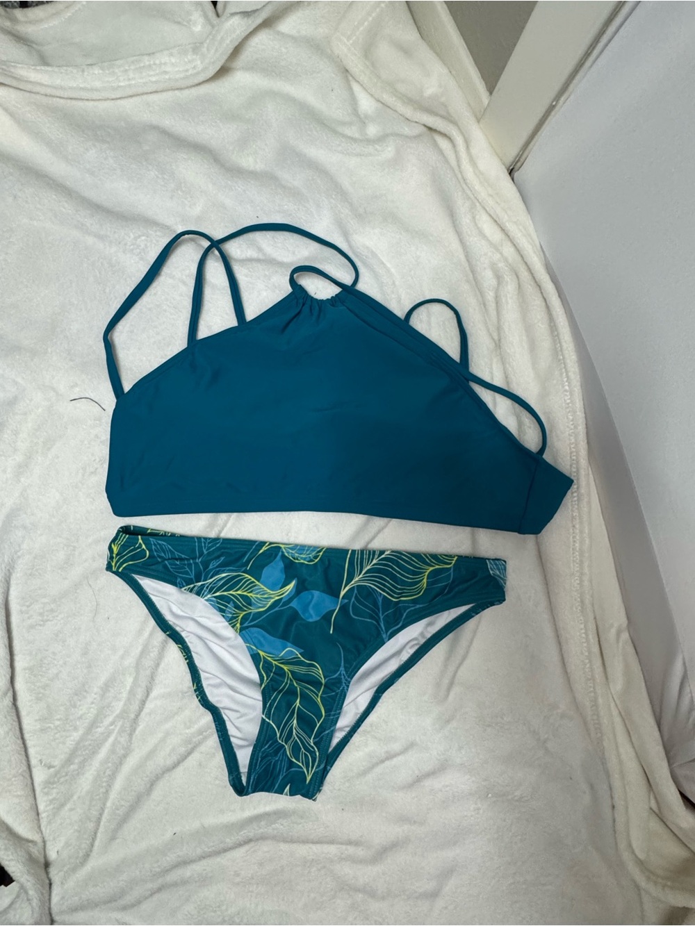 Teal Two-Piece Women's Swim Set - Strappy Top & Leaf-Print Bottom